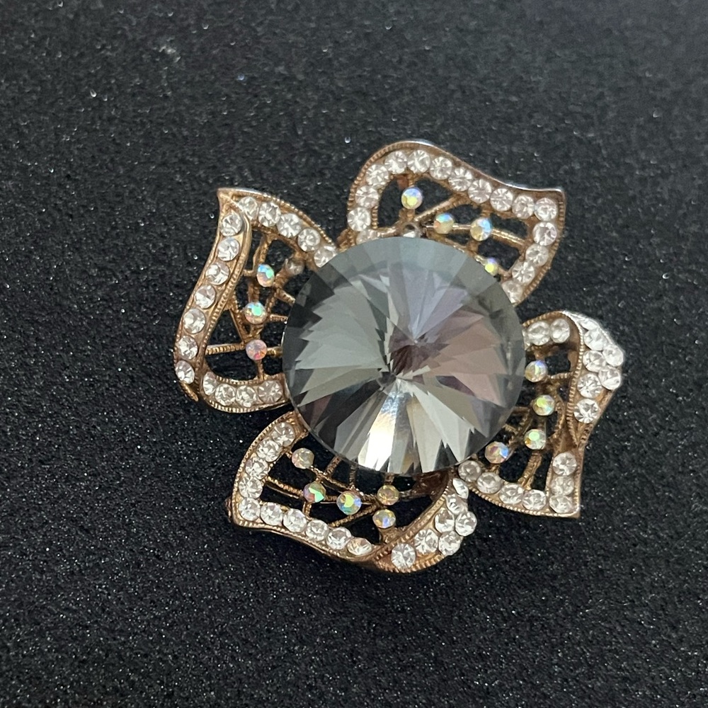 Rhinestone Brooch Pin - Picture 4 of 6